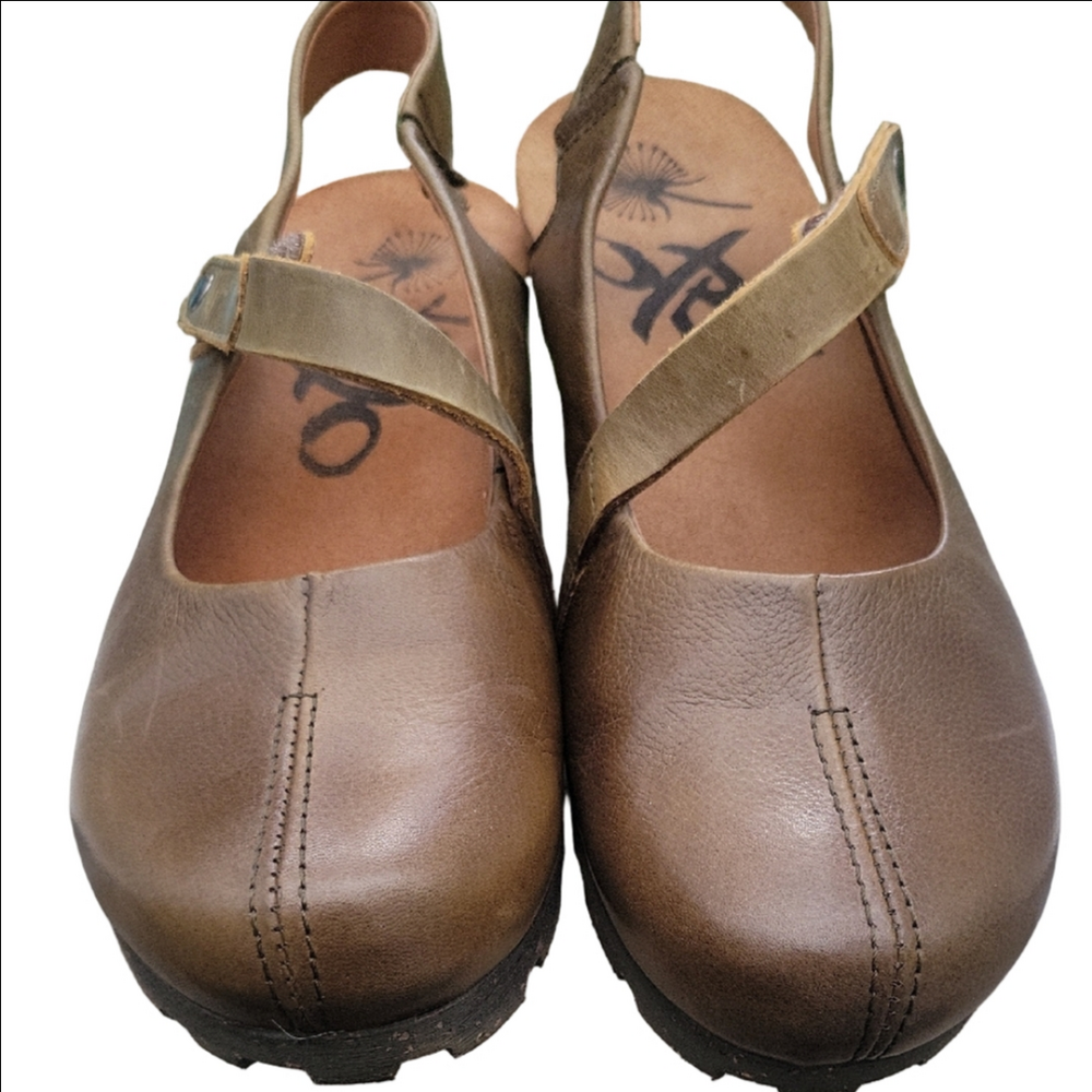 Brown Leather Women's Shoes - Picture 2 of 15